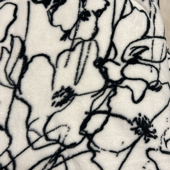 Karl Lagerfeld blanket - Picture 2 of 4